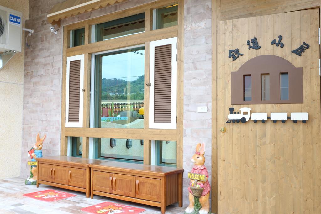 The Railroad Runs Hotel Taitung Екстериор снимка